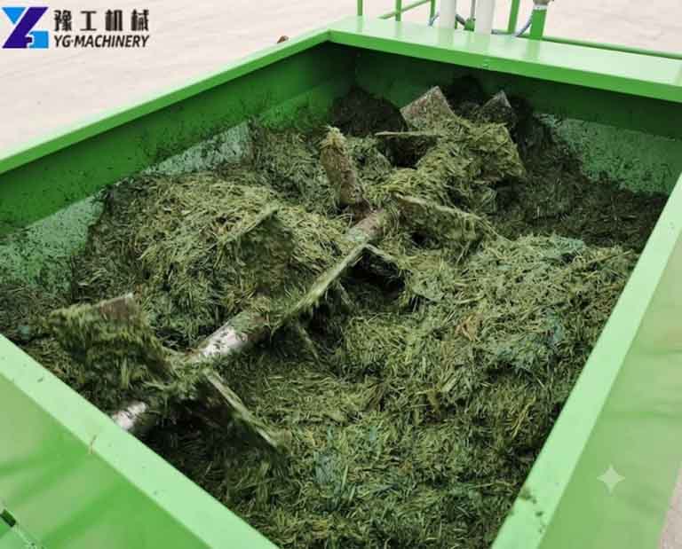 hydroseeder machine with mechanical paddle agitation
