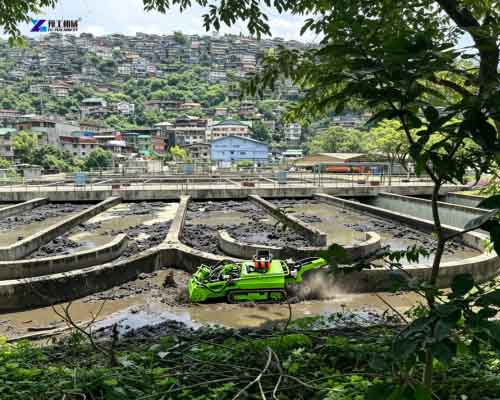 tracked dredging robot cleans pond sludge